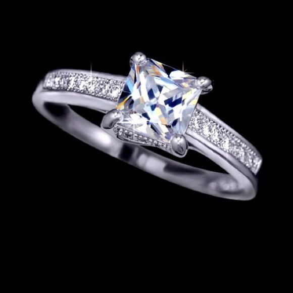 Beautiful 18kgp CZ ring - Picture 1 of 4